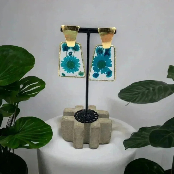 Handcrafted Designer Pressed Gerbera Daisy Floral Statement Dangle Earrings Art - Picture 3 of 5